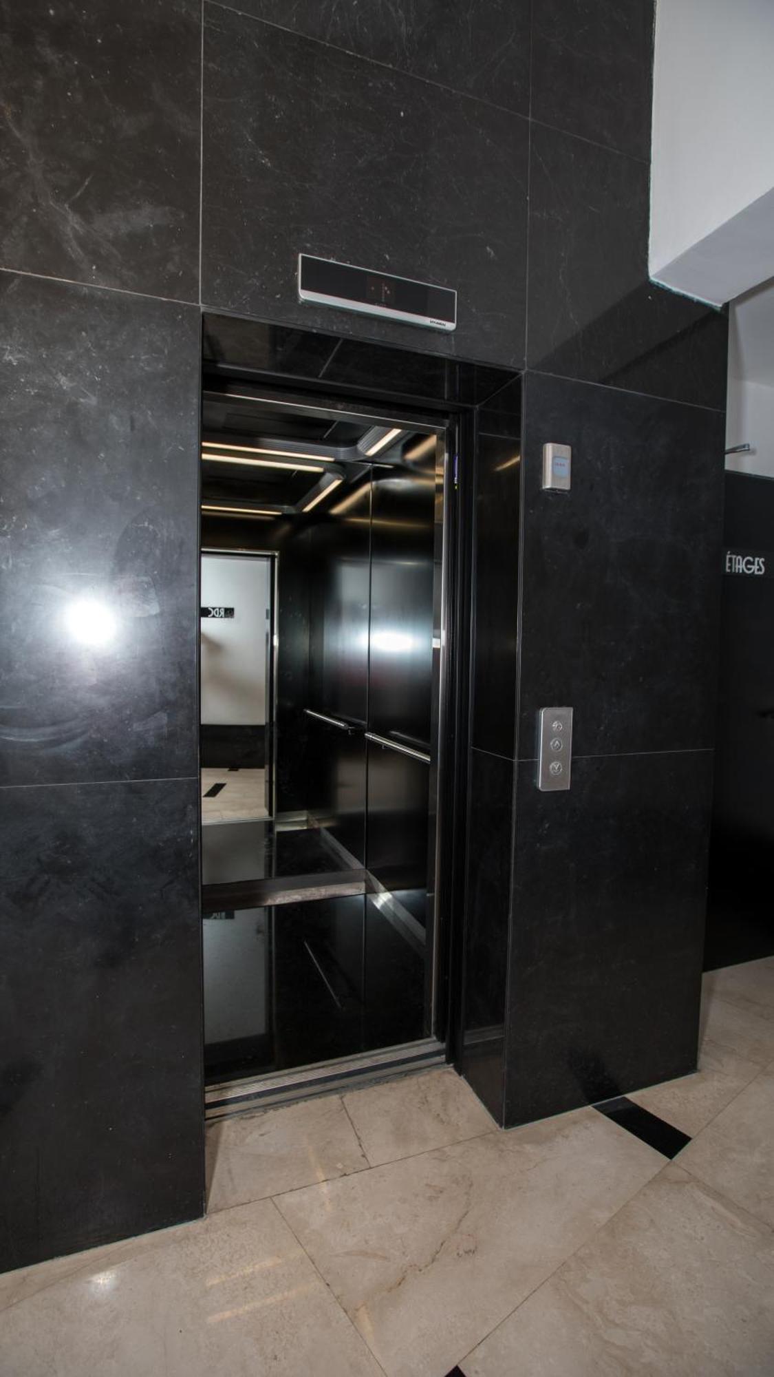 Standing 2-bedroom In Gauthier Appartement *